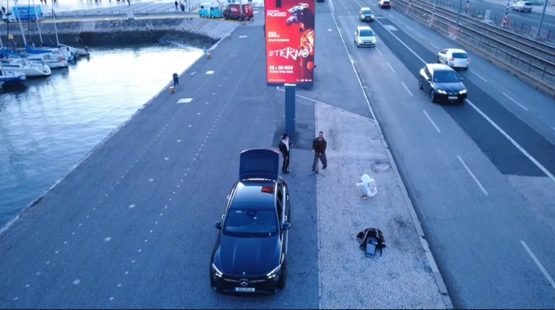 Reel com drone em outdoor digital