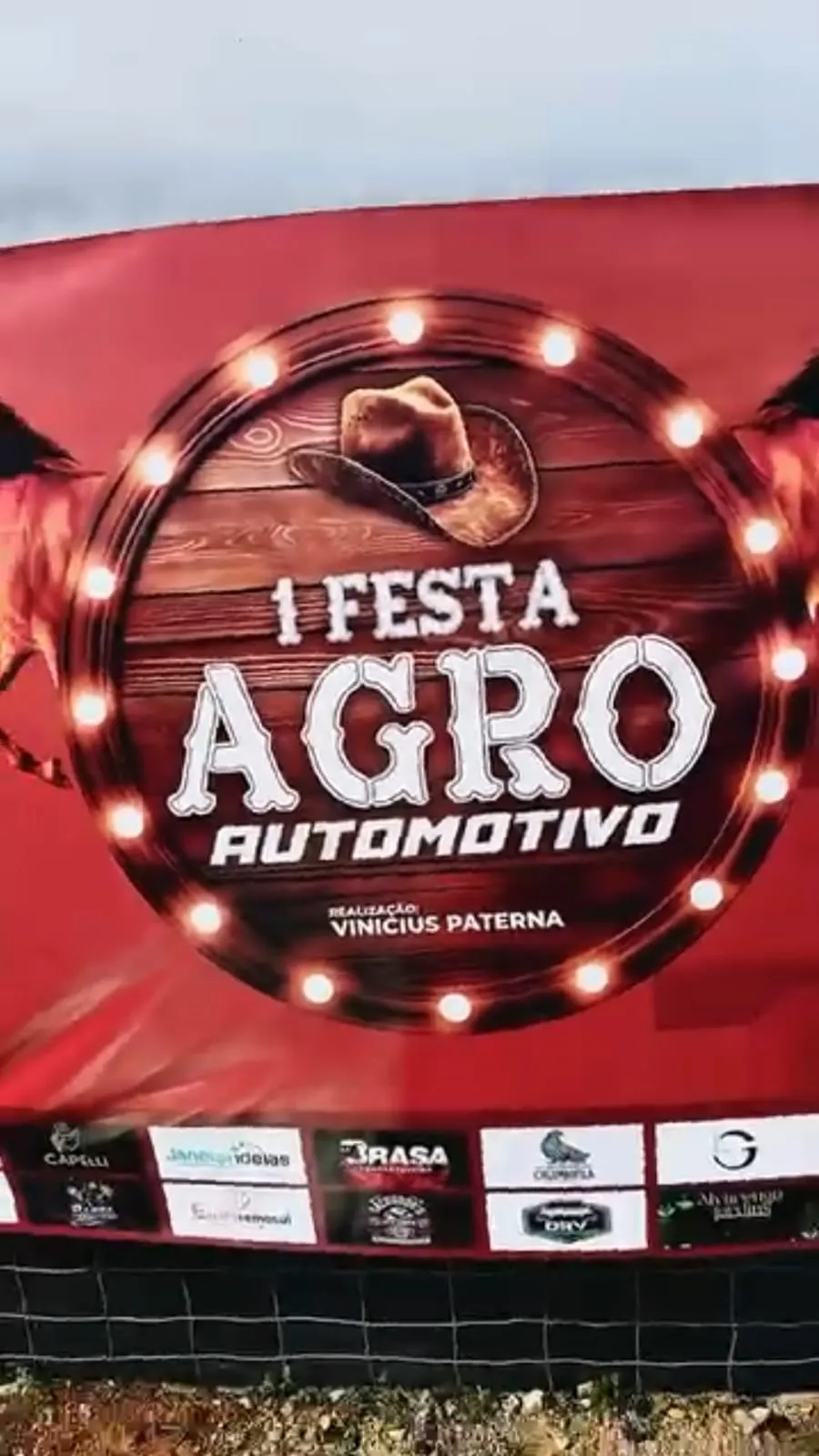 Campanha Festa Agro Automotivo com público e carros